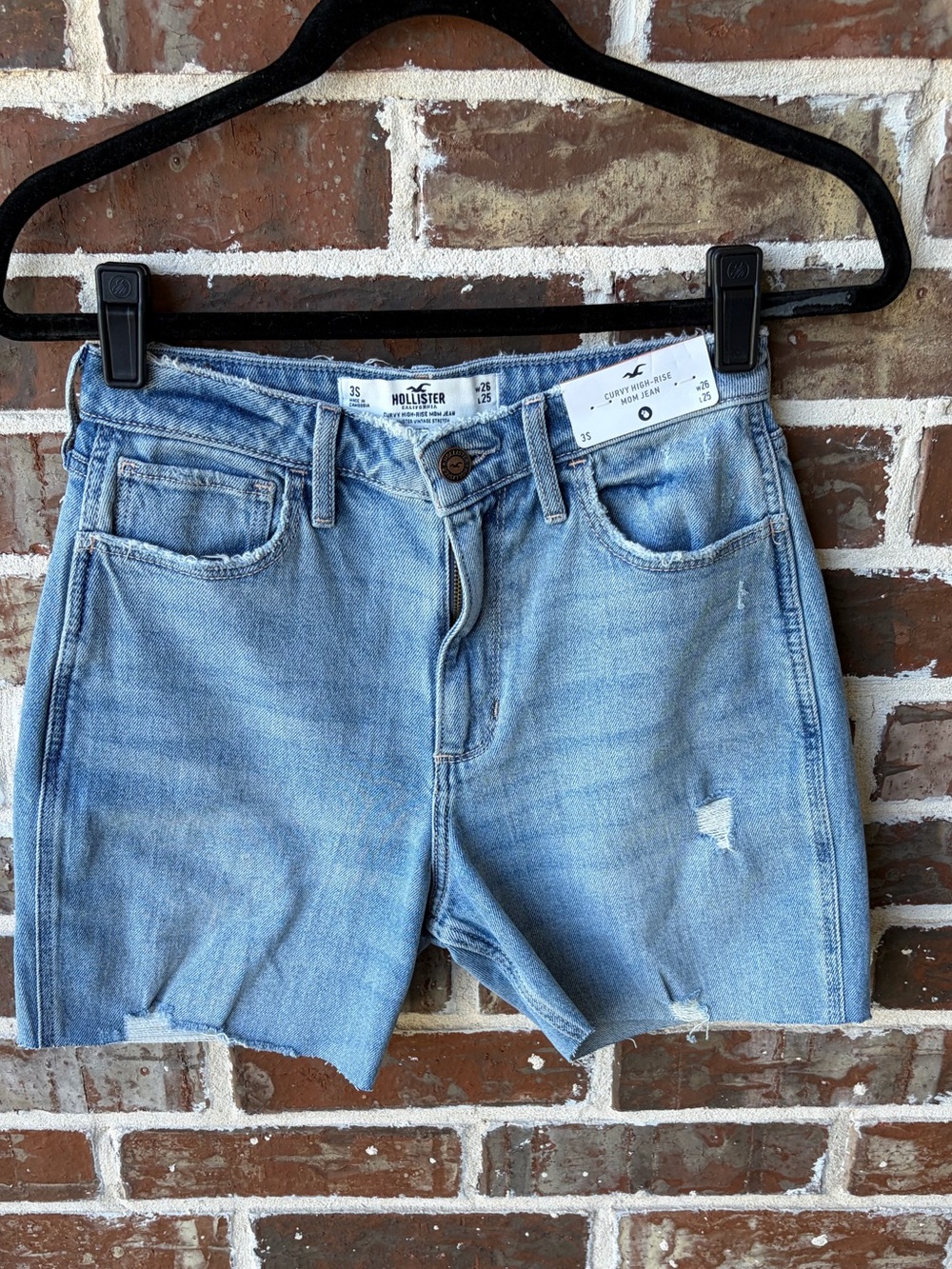 HOLLISTER Curvy High-Rise Mom Jean Cut-off Shorts Size 26 NWT
